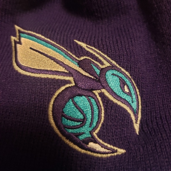 Charlotte Hornets pom pom Beanie - Picture 6 of 6